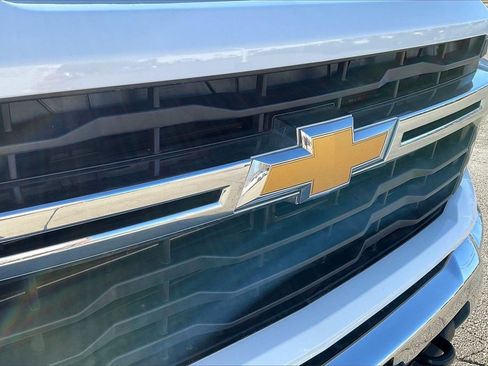 Used 2024 Chevrolet Silverado 2500 LT w/ Convenience Package image 30