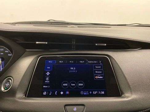 Used 2022 Cadillac XT4 Luxury w/ Cold Weather Package AWD/4WD image 10