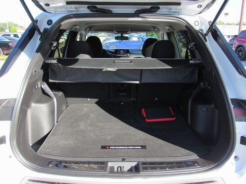 Used 2024 Mitsubishi Outlander ES image 5