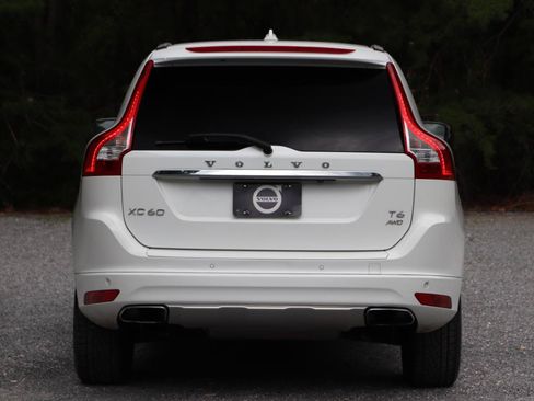 Used 2015 Volvo XC60 T6 w/ Proximity Package AWD/4WD image 4