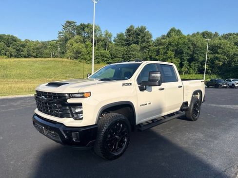 New 2026 Chevrolet Silverado 2500 Custom w/ Custom Value Package AWD/4WD image 4