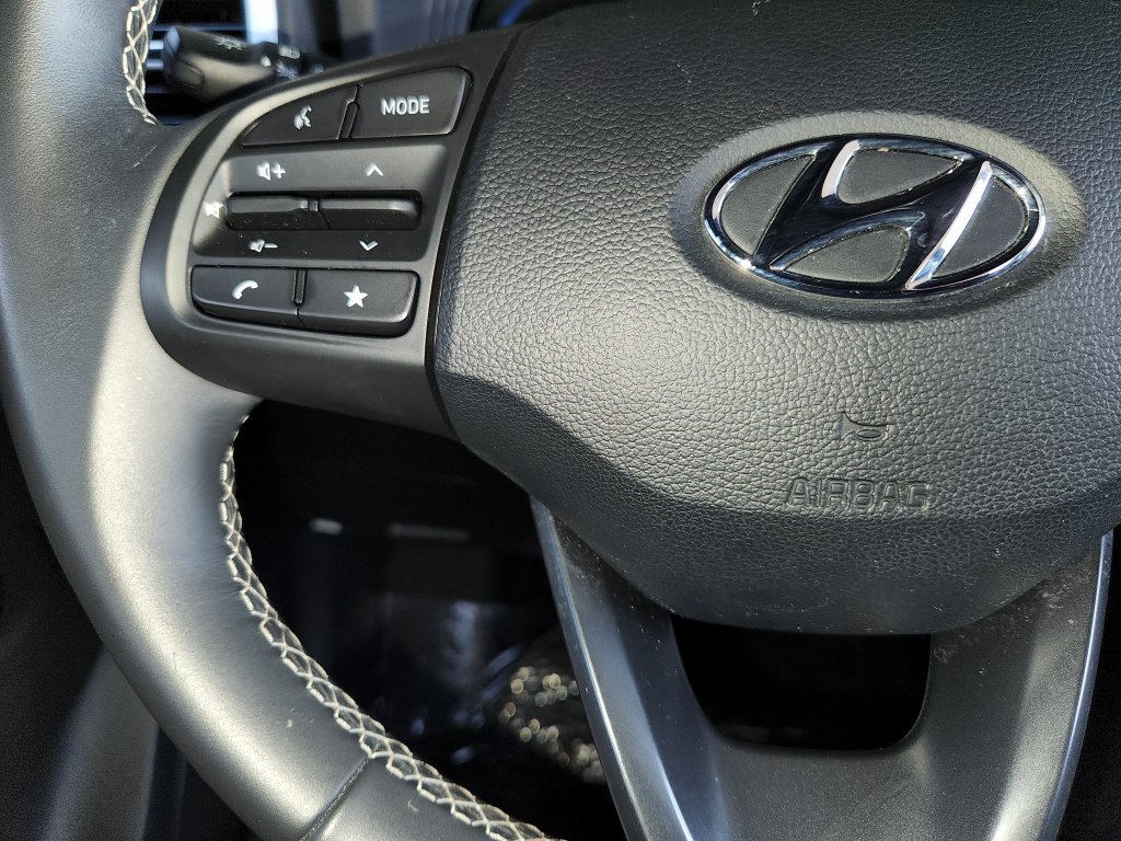 Used 2024 Hyundai Venue Limited FWD image 25