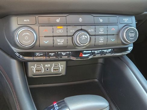 Used 2025 Dodge Durango GT w/ Blacktop Package AWD/4WD image 33