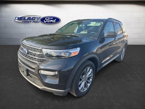 Used 2022 Ford Explorer XLT w/ Equipment Group 202A image 3