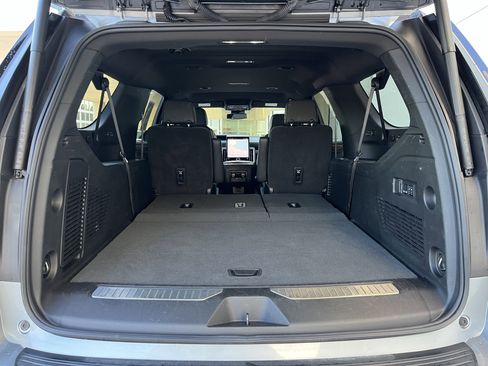 Used 2025 GMC Yukon XL Denali RWD image 21