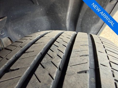 Used 2019 Jeep Cherokee Latitude Plus w/ Comfort/Convenience Group AWD/4WD image 9