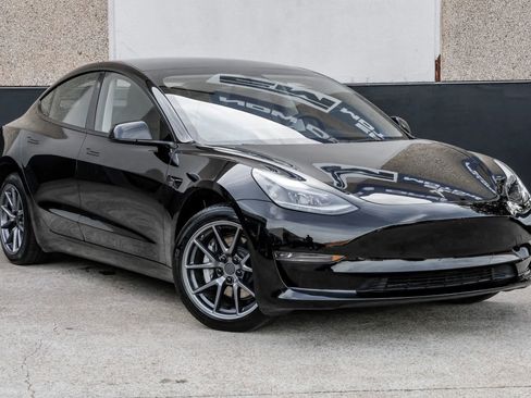 Used 2023 Tesla Model 3 Standard Range image 8