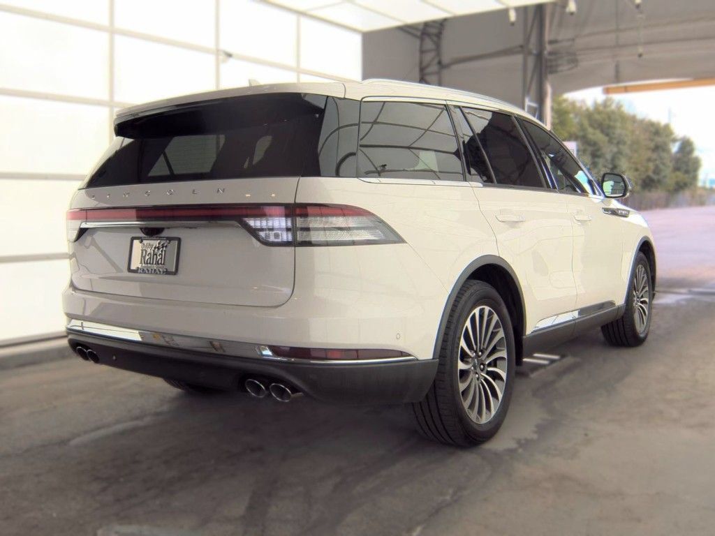 Used 2020 Lincoln Aviator Reserve w/ Equipment Group 201A AWD/4WD image 2