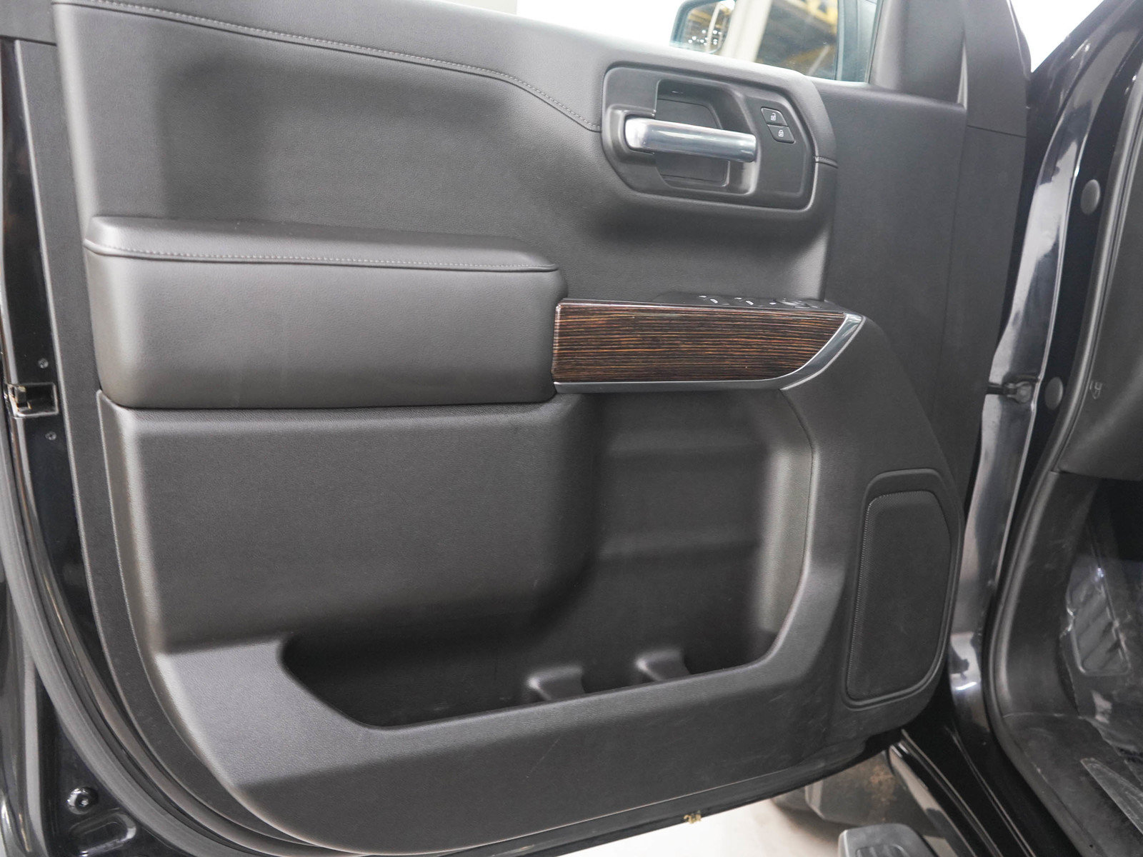 Used 2020 GMC Sierra 1500 Elevation w/ Elevation Value Package AWD/4WD image 17
