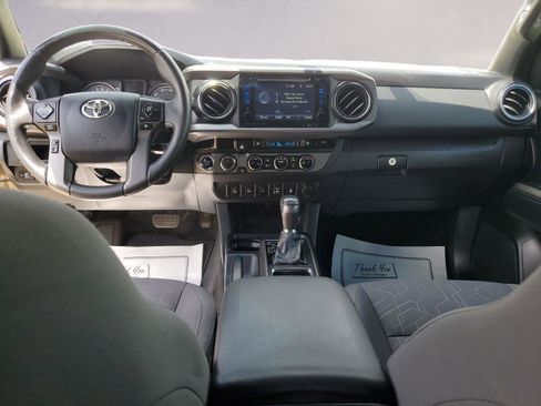 Used 2017 Toyota Tacoma TRD Off-Road w/ Premium & Technology Package AWD/4WD image 10