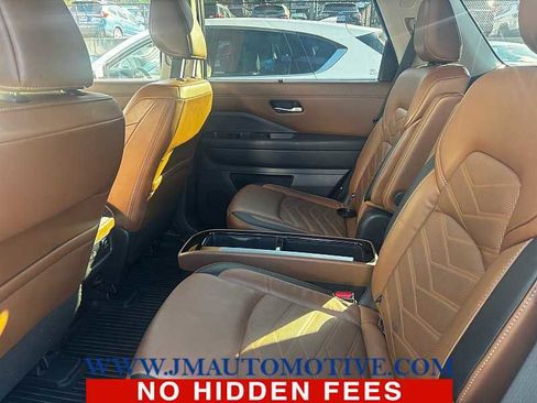 Used 2023 Nissan Pathfinder Platinum AWD/4WD image 3