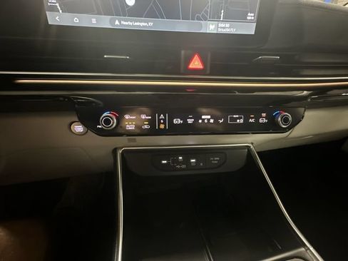 Used 2025 Kia Carnival SX Prestige FWD image 21