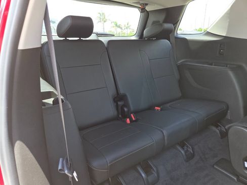 Used 2019 Chevrolet Traverse LT FWD image 20