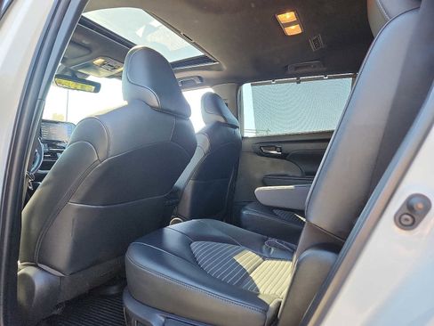 Used 2022 Toyota Highlander XSE image 10