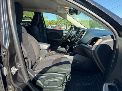 Used 2015 Jeep Cherokee Latitude w/ Comfort/Convenience Group AWD/4WD image 14