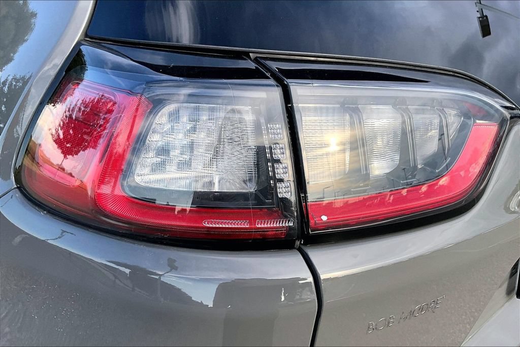 Used 2021 Jeep Cherokee Limited AWD/4WD image 32