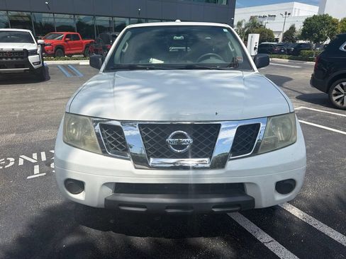 Used 2015 Nissan Frontier SV RWD image 3