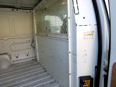 Used 2001 Ford E-150 and Econoline 150 image 22