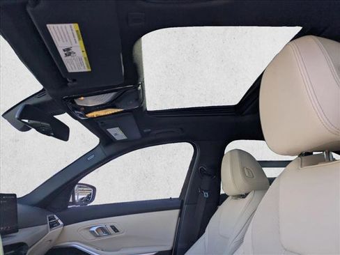 Used 2025 BMW 330i Sedan w/ Convenience Package image 17