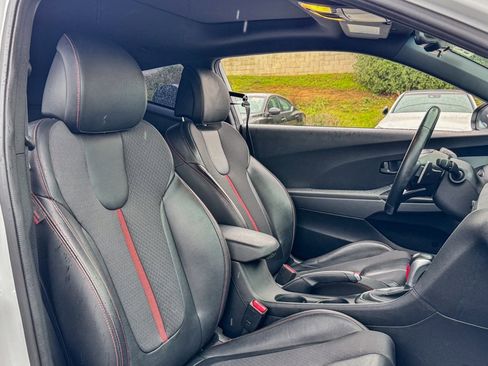 Used 2020 Hyundai Veloster Turbo image 19