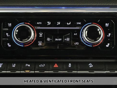 Used 2024 GMC Sierra 2500 Denali w/ Denali Reserve Package AWD/4WD image 9