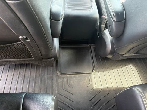 Used 2015 Chrysler Town & Country S FWD image 16