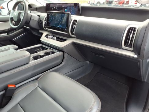 Certified 2025 Ford Expedition Max Active RWD image 4