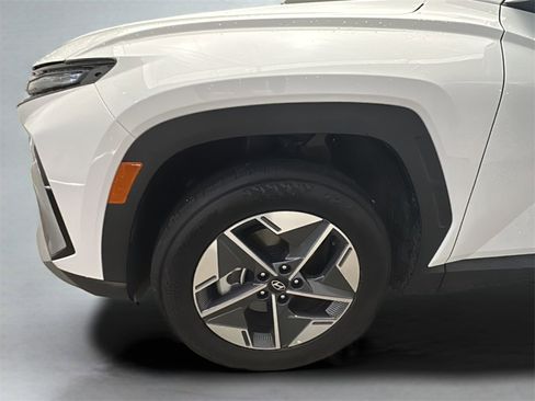 Certified 2025 Hyundai Tucson SEL image 3