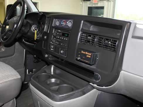 Used 2005 Chevrolet Express 3500 Extended Passenger w/ LS Preferred Equipment Group RWD image 23