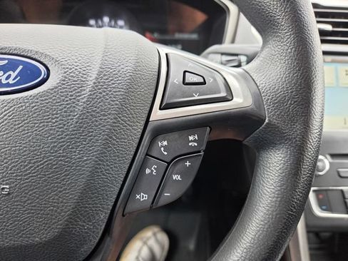 Used 2018 Ford Fusion SE w/ Fusion SE Technology Package FWD image 18