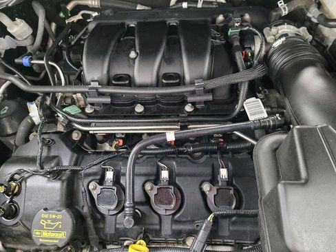 Used 2018 Ford Explorer XLT w/ Equipment Group 201A AWD/4WD image 30
