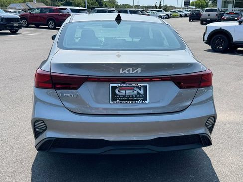 Used 2023 Kia Forte LXS w/ LXS Technology Package FWD image 5