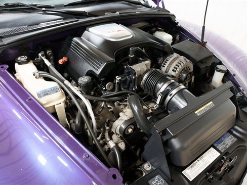 Used 2004 Chevrolet SSR w/ Preferred Equipment Group RWD image 27