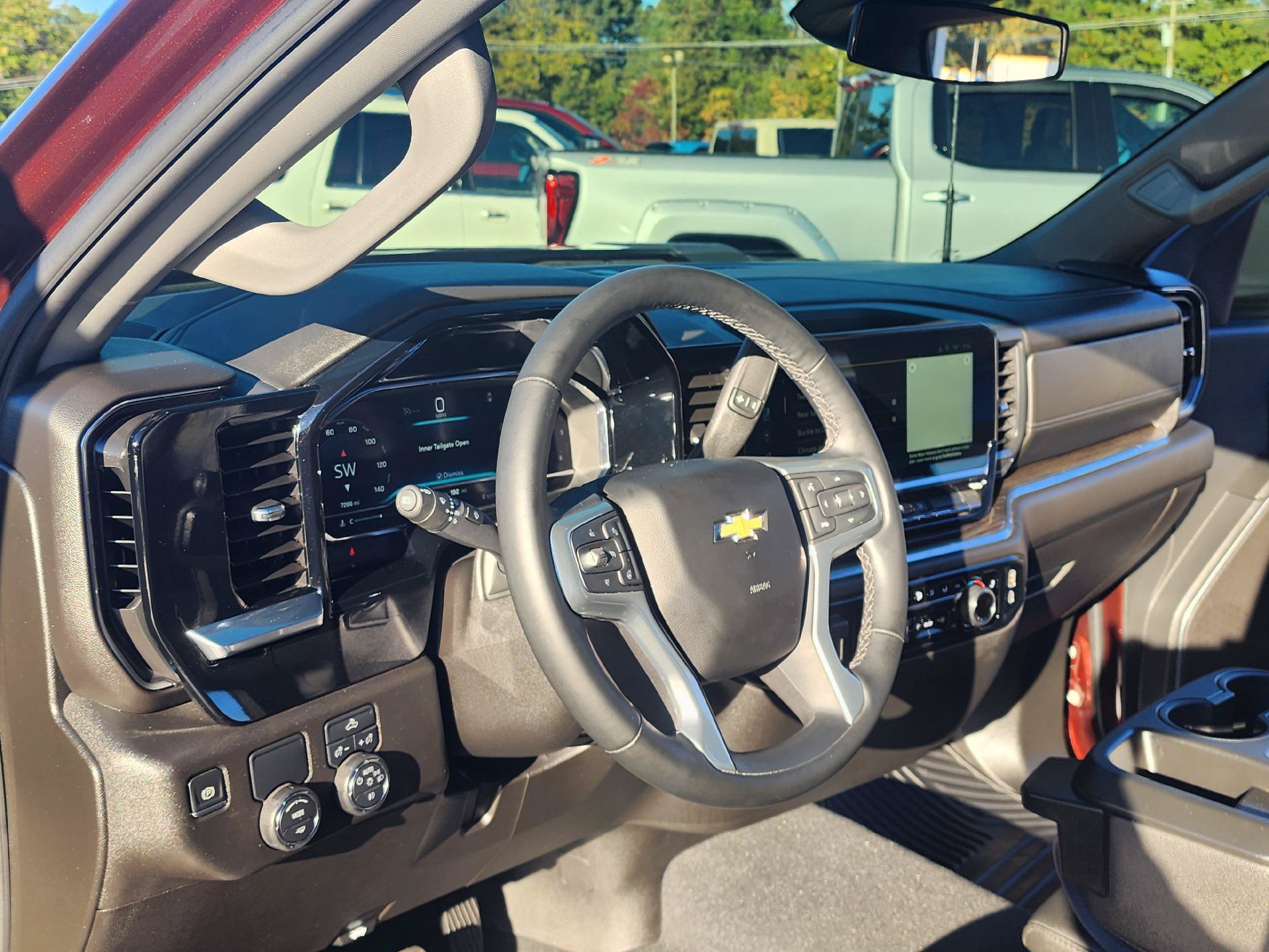 Used 2024 Chevrolet Silverado 2500 LT w/ Convenience Package RWD image 7