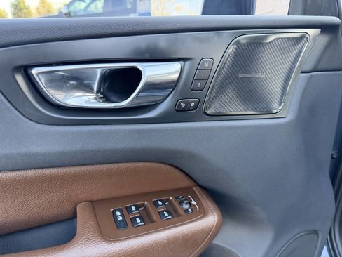 Used 2019 Volvo XC60 T5 Inscription image 12