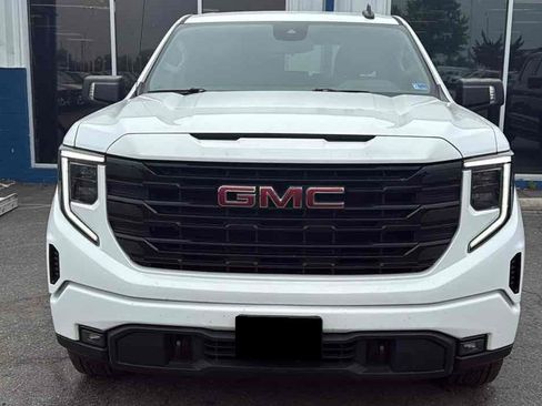 Used 2022 GMC Sierra 1500 Elevation AWD/4WD image 2