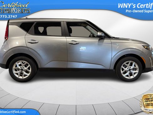 Used 2025 Kia Soul LX w/ LX Technology Package image 4