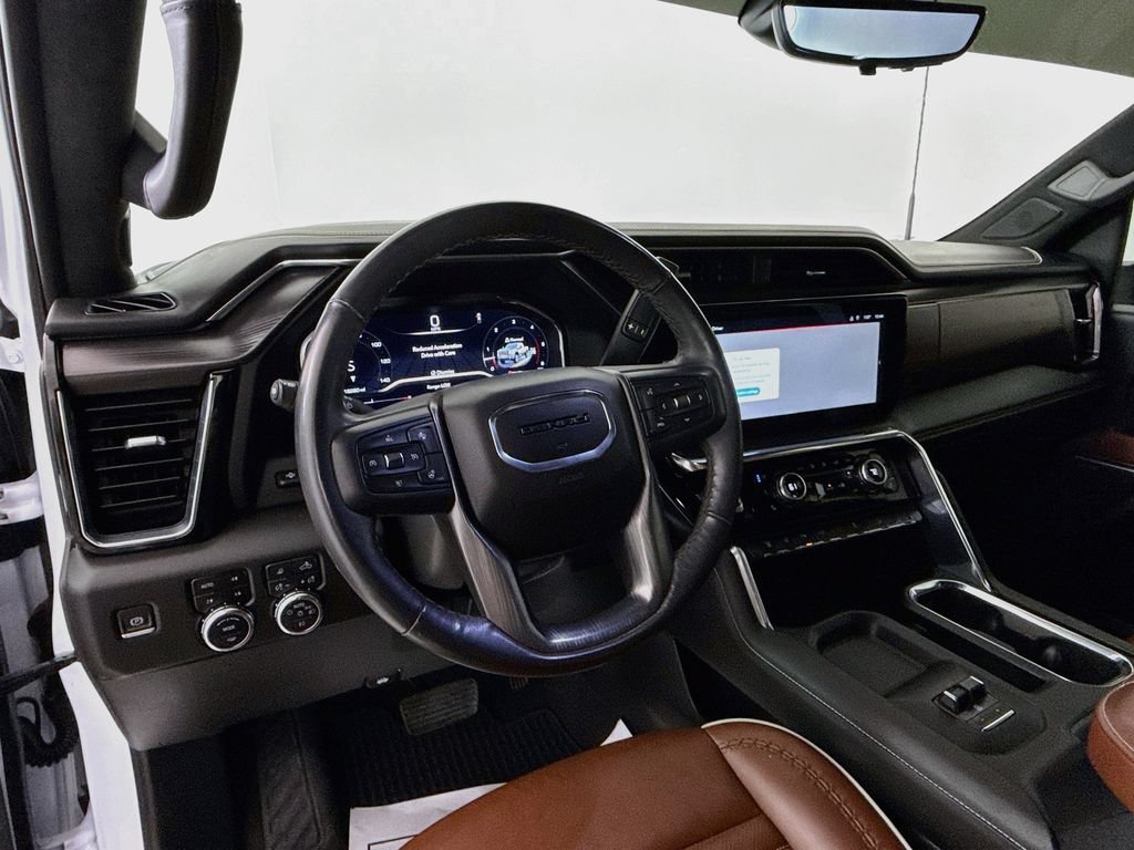 Used 2024 GMC Sierra 3500 Denali Ultimate AWD/4WD image 9