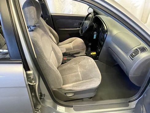 Used 2004 Kia Spectra Sedan image 12