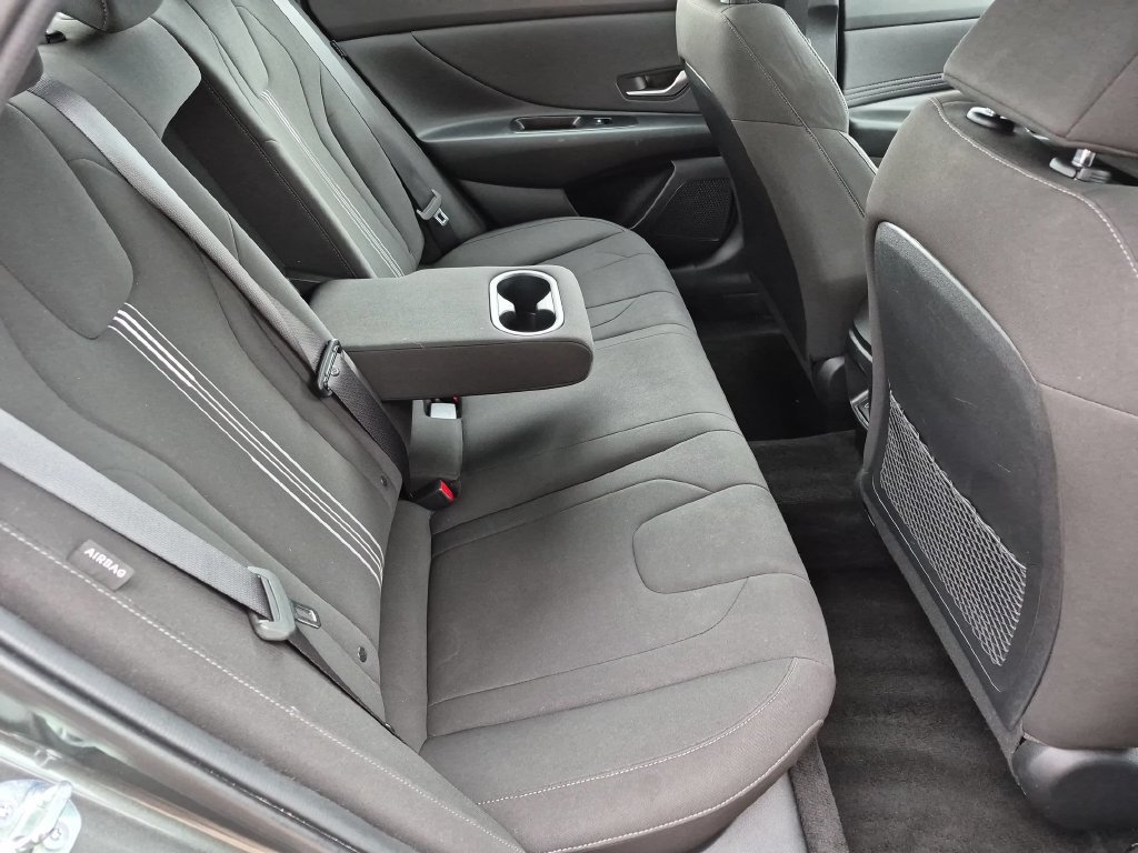 Used 2025 Hyundai Elantra SEL FWD image 30