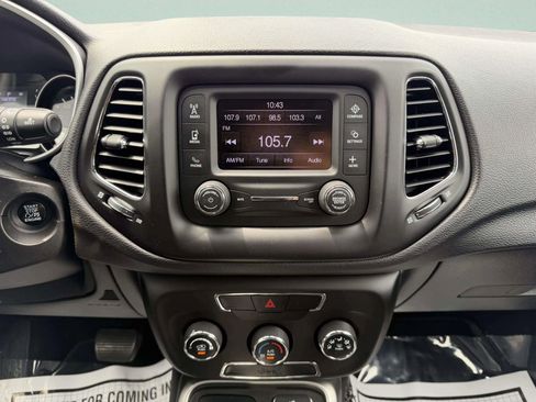 Used 2018 Jeep Compass Latitude AWD/4WD image 28