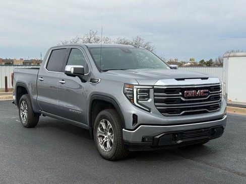 Used 2025 GMC Sierra 1500 SLT image 1