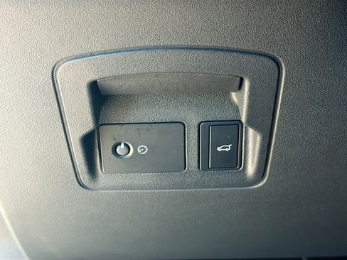 Used 2025 Land Rover Range Rover Velar Dynamic SE image 35