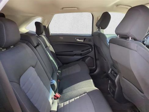 Used 2020 Ford Edge SE image 23