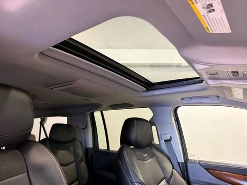 Used 2019 Cadillac Escalade ESV Luxury image 31