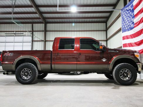 Used 2016 Ford F250 Lariat w/ Lariat Ultimate Package image 14