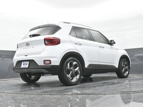 Certified 2022 Hyundai Venue SEL image 44