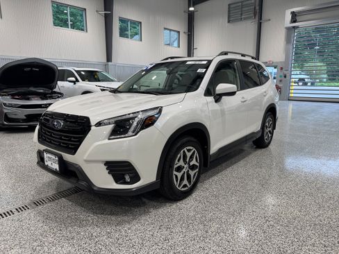 Used 2024 Subaru Forester Premium AWD/4WD image 1