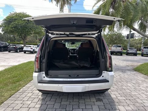 Used 2018 Cadillac Escalade Premium Luxury RWD image 28