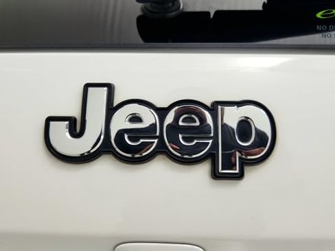 Used 2016 Jeep Cherokee Limited w/ Luxury Group FWD image 32